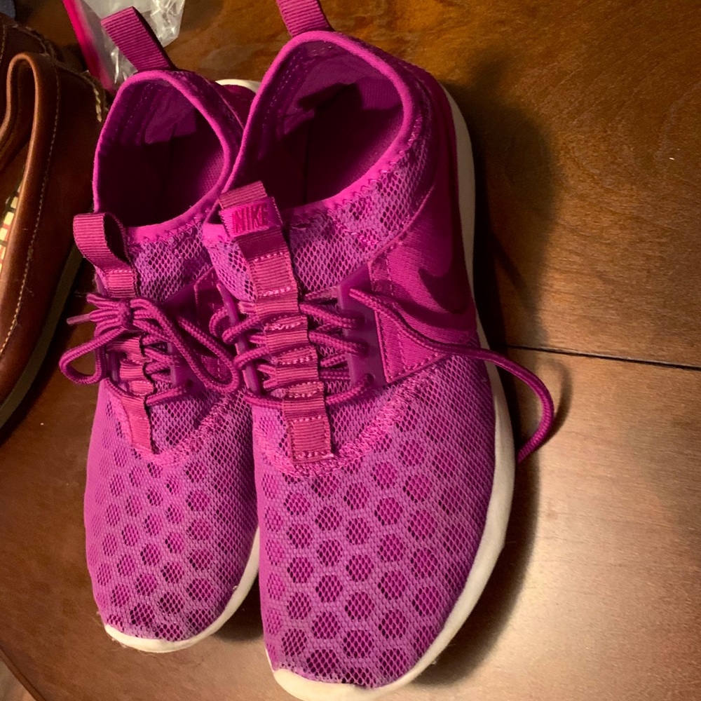 Nike Fuchsia Running Shoes